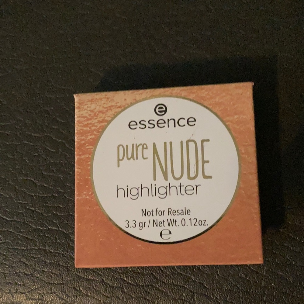 Essence pure nude highlighter